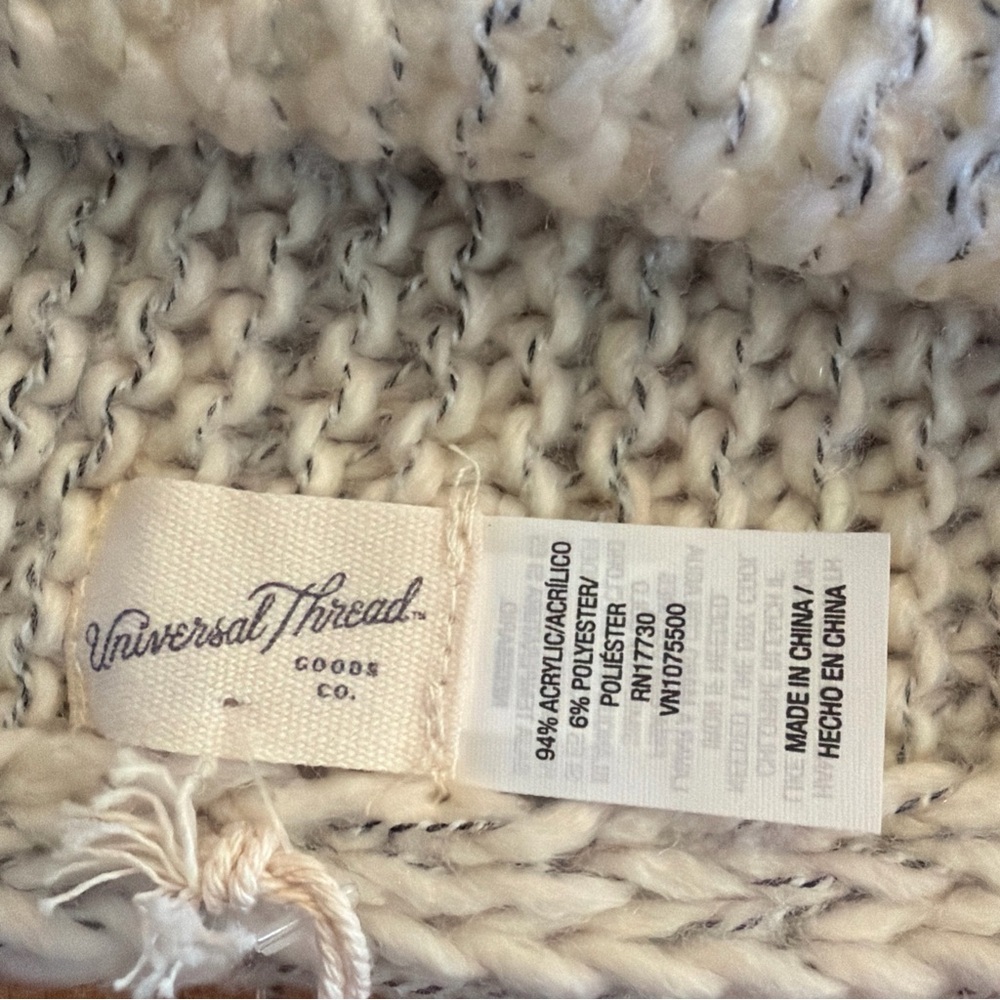 New Universal Thread Oblong Winter Scarf W/ Fringe Cream & Gray Herringbone - Picture 4 of 8